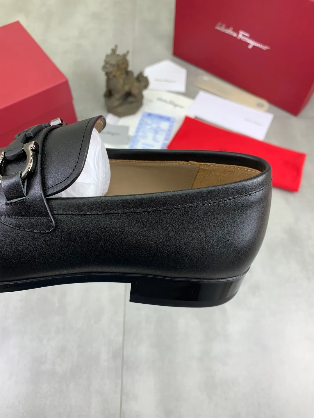 Men's men's shoes 💰P600💰[New model] High quality water-dyed cowhide 🆘[Salvatore Ferragamo] Ferragamo's latest casual business leather shoes for men! Listed simultaneously! The fabric is made of specially imported original calfskin, and the interior is made of imported water-dyed cowhide. It is absolutely luxurious and leads the fashion trend. High-end rubber outsole, size: 38-44 (45 and 46 can be customized) 5️⃣ colors available